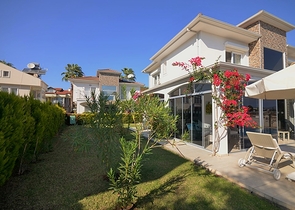 Меблированная вилла с бассейном в Фетхие