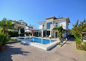 Меблированная вилла с бассейном в Фетхие