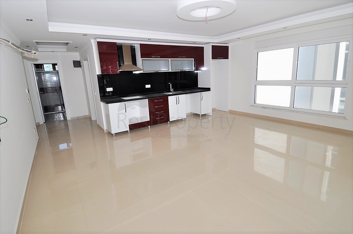 Двухкомнатная квартира через дорогу от моря