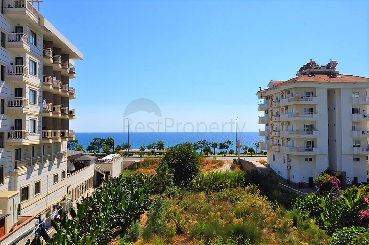 Двухкомнатная квартира через дорогу от моря