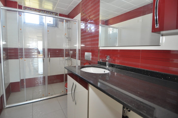 Двухкомнатная квартира через дорогу от моря