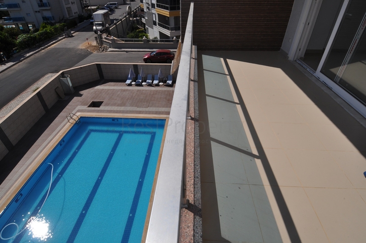 Двухкомнатная квартира через дорогу от моря