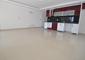 Двухкомнатная квартира через дорогу от моря