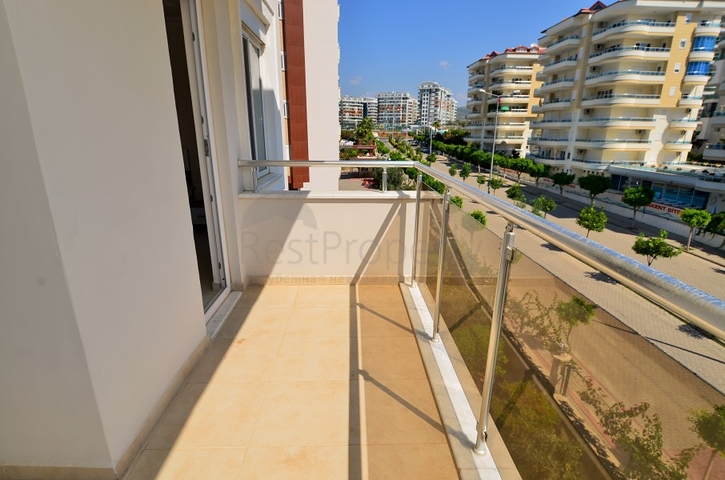 Трехкомнатная квартира с собственным пляжем в Авсалларе