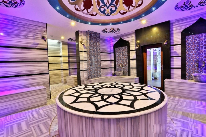 Трехкомнатная квартира с собственным пляжем в Авсалларе