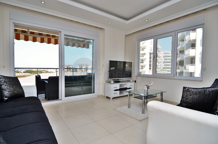 Трехкомнатная квартира с собственным пляжем в Авсалларе