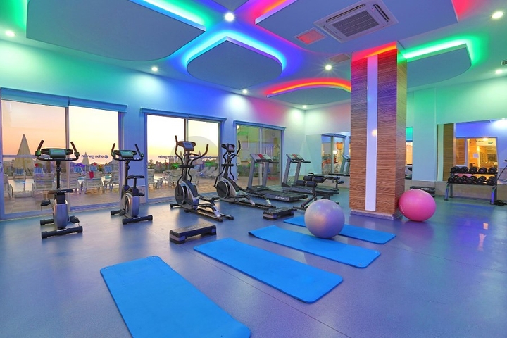 Трехкомнатная квартира с собственным пляжем в Авсалларе