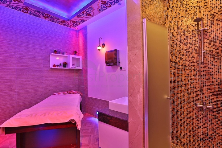 Трехкомнатная квартира с собственным пляжем в Авсалларе