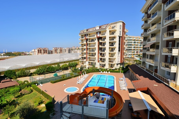 Трехкомнатная квартира с собственным пляжем в Авсалларе