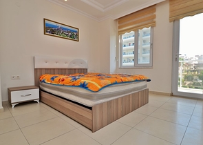 Трехкомнатная квартира с собственным пляжем в Авсалларе