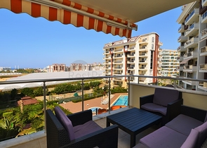 Трехкомнатная квартира с собственным пляжем в Авсалларе