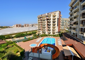 Трехкомнатная квартира с собственным пляжем в Авсалларе