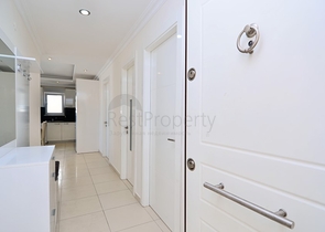 Трехкомнатная квартира с собственным пляжем в Авсалларе