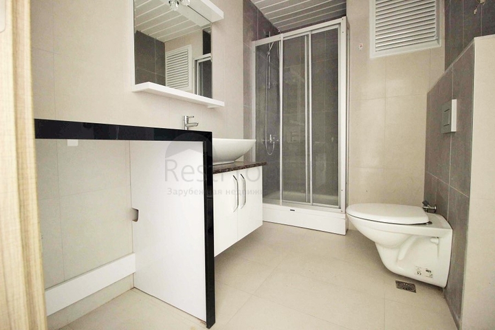 Новая квартира на берегу горной реки