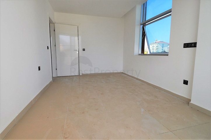 Просторный дуплекс с выходом в сад