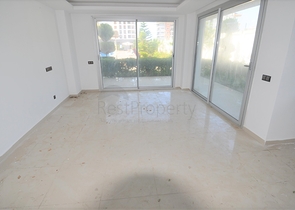 Просторный дуплекс с выходом в сад