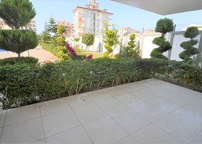 Просторный дуплекс с выходом в сад