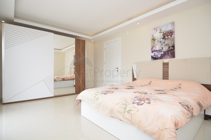 Роскошный двухуровневый пентхаус с видом на горы