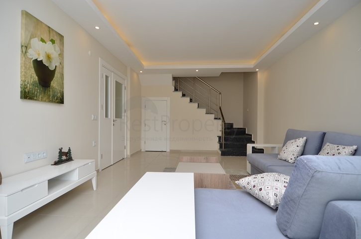 Роскошный двухуровневый пентхаус с видом на горы