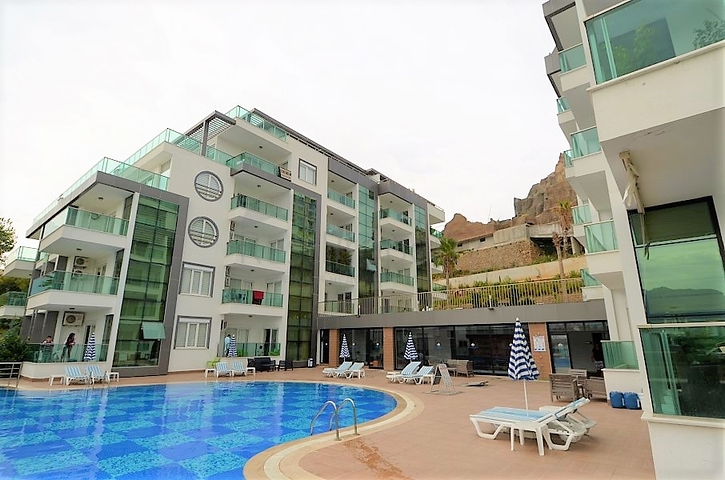 Роскошный двухуровневый пентхаус с видом на горы