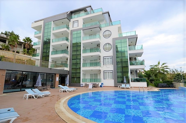 Роскошный двухуровневый пентхаус с видом на горы