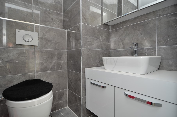 Роскошный двухуровневый пентхаус с видом на горы