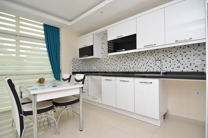 Роскошный двухуровневый пентхаус с видом на горы