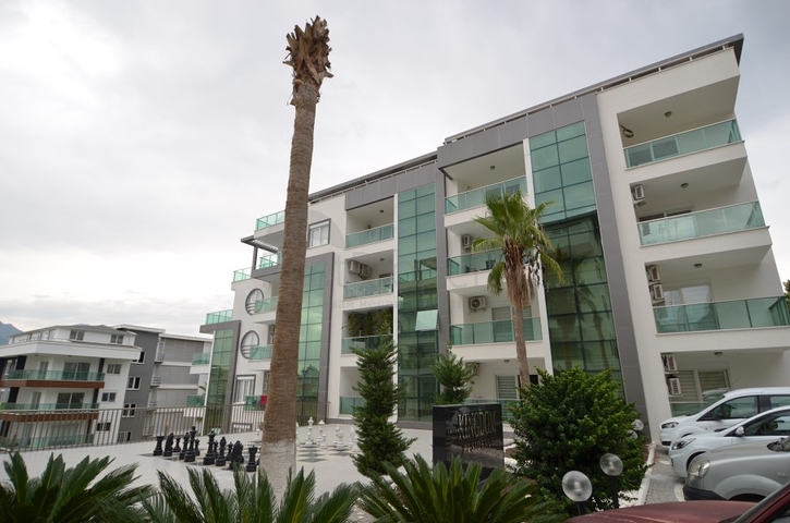 Роскошный двухуровневый пентхаус с видом на горы