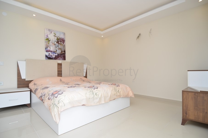 Роскошный двухуровневый пентхаус с видом на горы