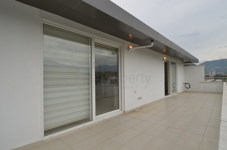 Роскошный двухуровневый пентхаус с видом на горы