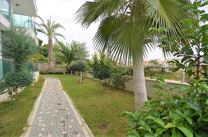 Роскошный двухуровневый пентхаус с видом на горы