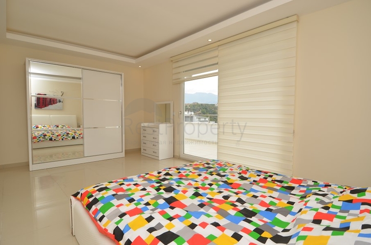 Роскошный двухуровневый пентхаус с видом на горы