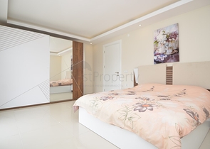 Роскошный двухуровневый пентхаус с видом на горы