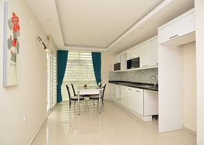 Роскошный двухуровневый пентхаус с видом на горы