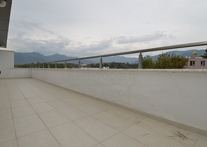 Роскошный двухуровневый пентхаус с видом на горы