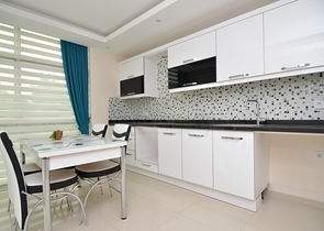 Роскошный двухуровневый пентхаус с видом на горы