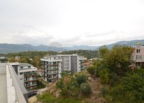 Роскошный двухуровневый пентхаус с видом на горы