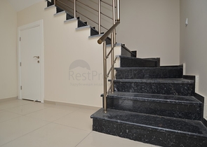 Роскошный двухуровневый пентхаус с видом на горы