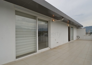 Роскошный двухуровневый пентхаус с видом на горы