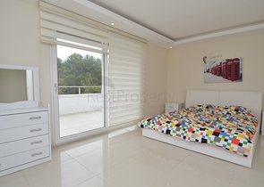 Роскошный двухуровневый пентхаус с видом на горы