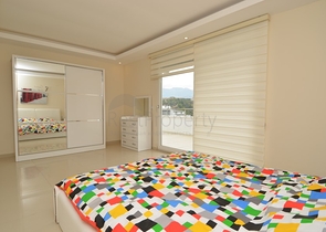 Роскошный двухуровневый пентхаус с видом на горы