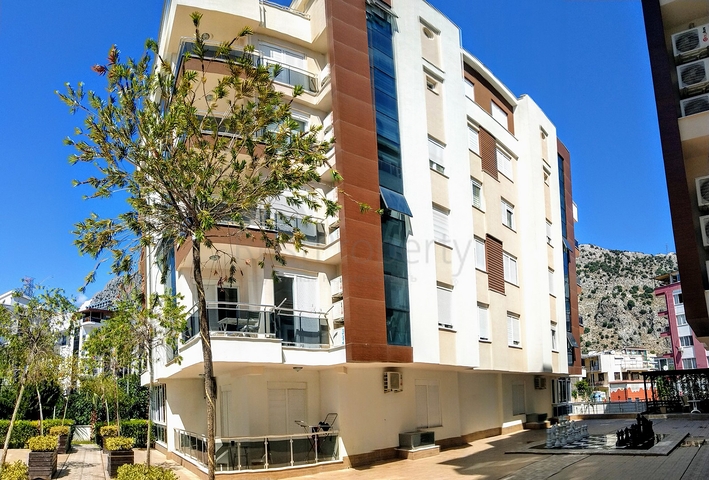 Квартира 1+1 с видом на бассейн в Хурме Коньяалты