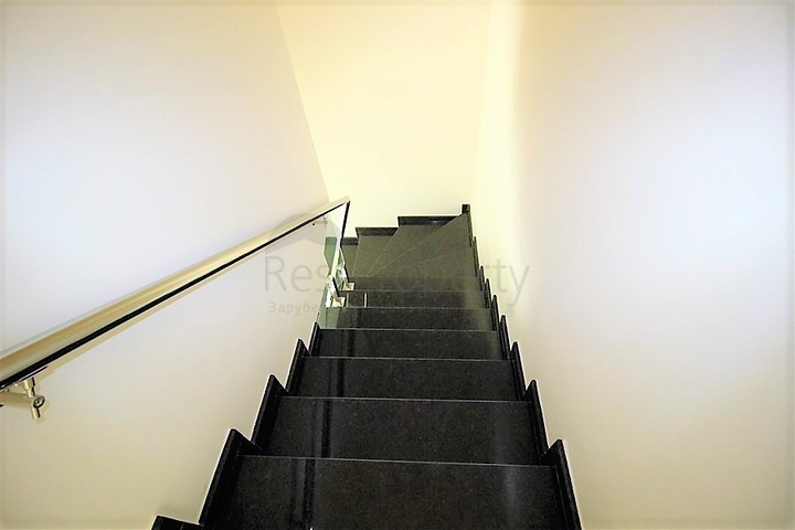 Шикарный дуплекс с собственным садом