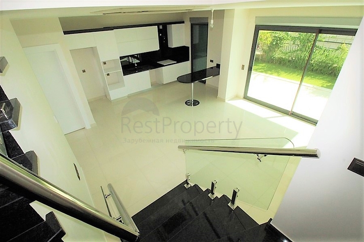 Шикарный дуплекс с собственным садом