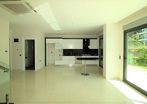 Шикарный дуплекс с собственным садом