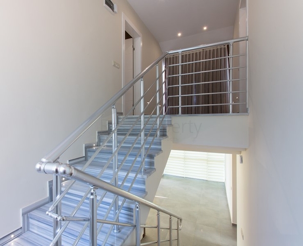 Пентхаусы на побережье Средиземного моря с шикарным видом на горы