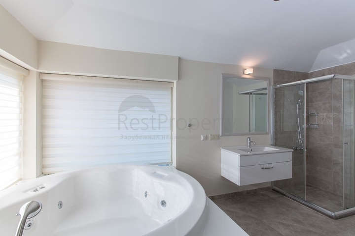 Пентхаусы на побережье Средиземного моря с шикарным видом на горы