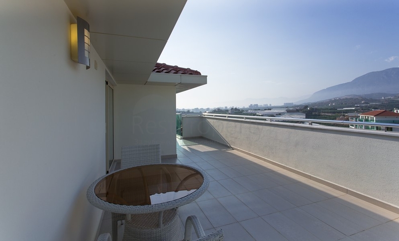 Пентхаусы на побережье Средиземного моря с шикарным видом на горы