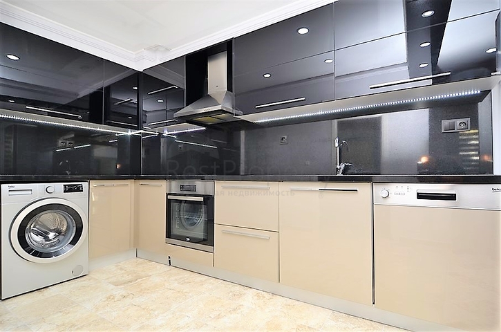 Трехкомнатная квартира на берегу Средиземного моря