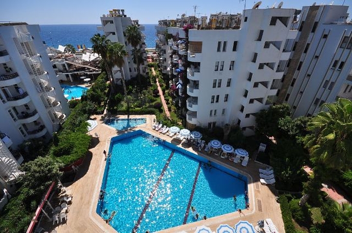 Трехкомнатная квартира на берегу Средиземного моря